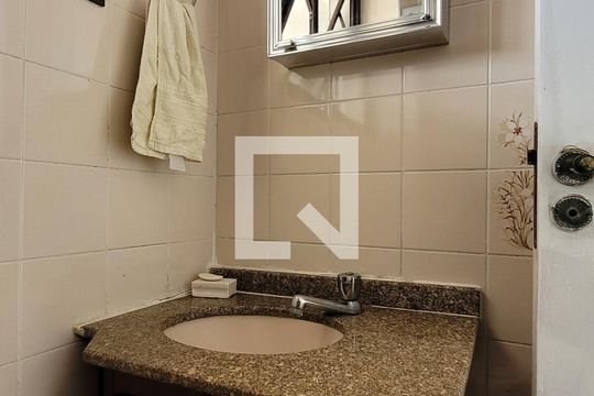 Banheiro de apartamento para alugar com 2 quartos, 72m² em Jardim Stella, Santo André