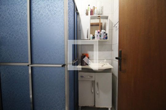 Banheiro de casa à venda com 2 quartos, 120m² em São José, Canoas