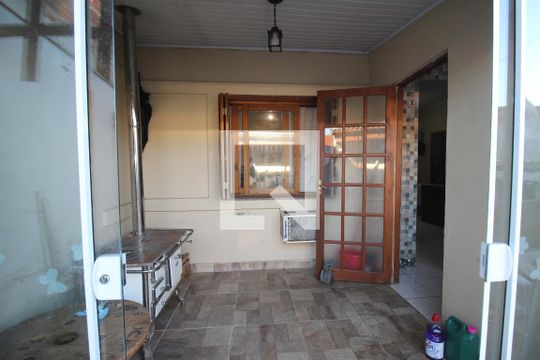 Área externa de casa à venda com 2 quartos, 120m² em São José, Canoas