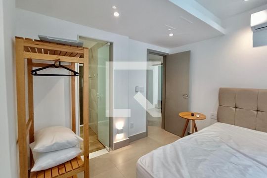 Suíte de apartamento para alugar com 2 quartos, 55m² em Ipanema, Rio de Janeiro