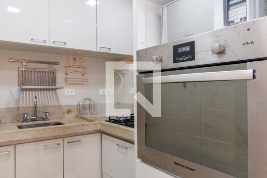 Cozinha de apartamento à venda com 1 quarto, 42m² em Paraíso do Morumbi, São Paulo