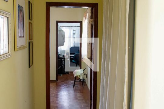 Corredor de casa à venda com 3 quartos, 320m² em Km 18, Osasco