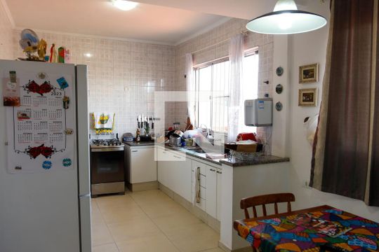 Cozinha de casa à venda com 3 quartos, 320m² em Km 18, Osasco