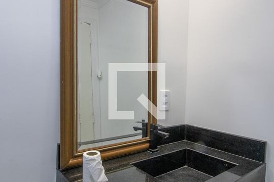Banheiro de apartamento à venda com 2 quartos, 64m² em Jardim Itu, Porto Alegre