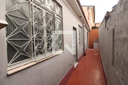 Fachada de casa para alugar com 1 quarto, 100m² em Irajá, Rio de Janeiro