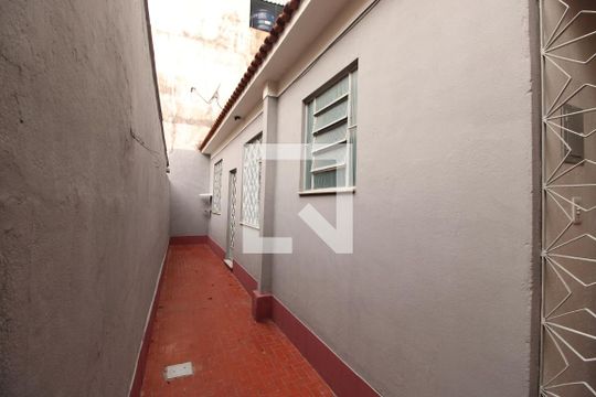 Fachada de casa para alugar com 1 quarto, 100m² em Irajá, Rio de Janeiro