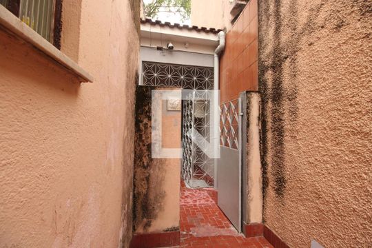 Corredor de casa para alugar com 1 quarto, 100m² em Irajá, Rio de Janeiro
