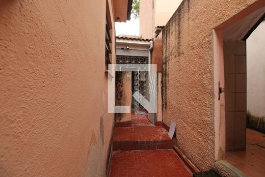 Corredor de casa para alugar com 1 quarto, 100m² em Irajá, Rio de Janeiro