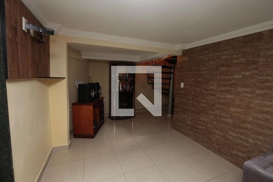 Sala de casa à venda com 2 quartos, 100m² em Industrial, Contagem