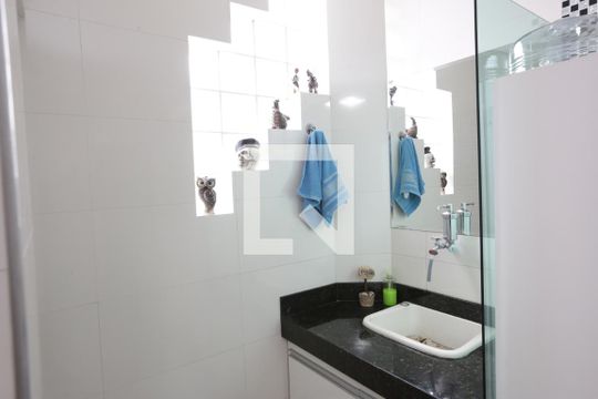 Banheiro de casa à venda com 2 quartos, 100m² em Industrial, Contagem