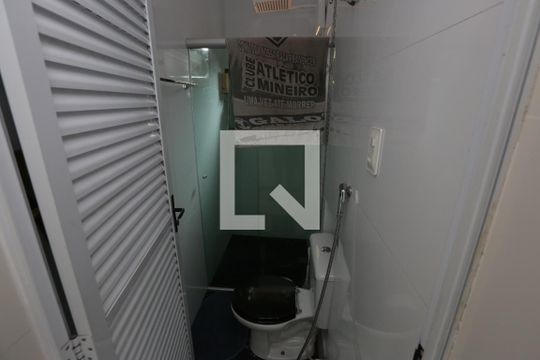 Banheiro de casa à venda com 2 quartos, 100m² em Industrial, Contagem
