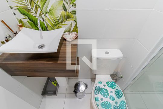 Banheiro de apartamento para alugar com 2 quartos, 33m² em Parque Fongaro, São Paulo