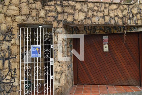 Fachada de casa à venda com 3 quartos, 136m² em Vila Mariana, São Paulo