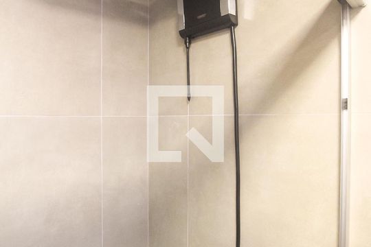Banheiro de apartamento para alugar com 1 quarto, 24m² em Auxiliadora, Porto Alegre