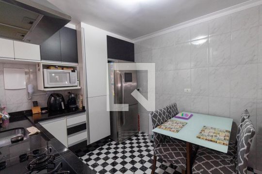 Cozinha de casa de condomínio para alugar com 2 quartos, 105m² em Vila Talarico, São Paulo
