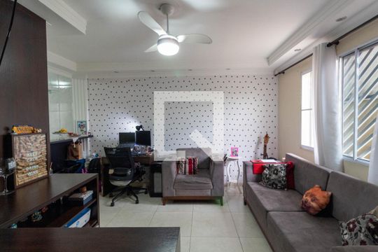 Sala de casa de condomínio para alugar com 2 quartos, 105m² em Vila Talarico, São Paulo