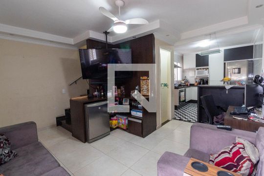 Casa de Condomínio para alugar com 2 quartos, 105m² em Vila Talarico, São Paulo