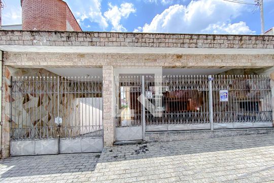 Fachada de casa à venda com 3 quartos, 260m² em Vila Invernada, São Paulo