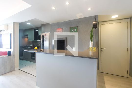 Cozinha de apartamento à venda com 2 quartos, 84m² em São Geraldo, Porto Alegre