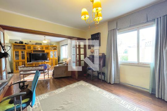 Sala de apartamento para alugar com 3 quartos, 300m² em Petrópolis, Porto Alegre