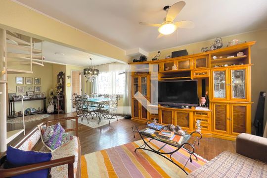 Sala de apartamento para alugar com 3 quartos, 300m² em Petrópolis, Porto Alegre