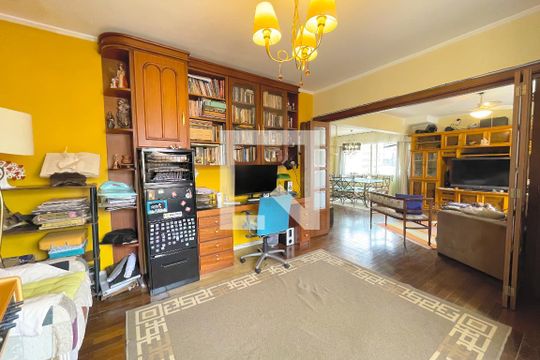 Sala de apartamento para alugar com 3 quartos, 300m² em Petrópolis, Porto Alegre