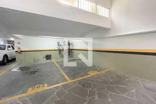 Garagem de apartamento para alugar com 3 quartos, 300m² em Petrópolis, Porto Alegre