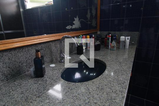 Banheiro da Suíte de casa de condomínio à venda com 5 quartos, 180m² em Anil, Rio de Janeiro