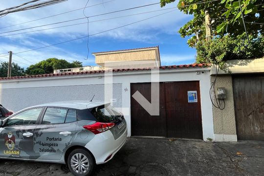 Fachada de casa de condomínio à venda com 5 quartos, 180m² em Anil, Rio de Janeiro
