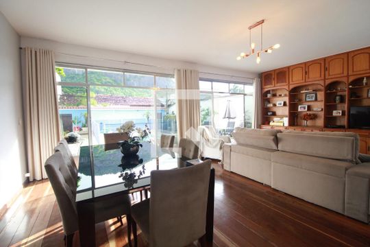 Sala de casa de condomínio à venda com 5 quartos, 180m² em Anil, Rio de Janeiro