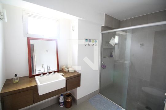 Banheiro de apartamento à venda com 4 quartos, 157m² em Vila Dom Pedro I, São Paulo