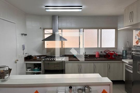 Cozinha de apartamento à venda com 3 quartos, 190m² em Perdizes, São Paulo