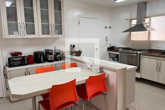 Cozinha de apartamento à venda com 3 quartos, 190m² em Perdizes, São Paulo
