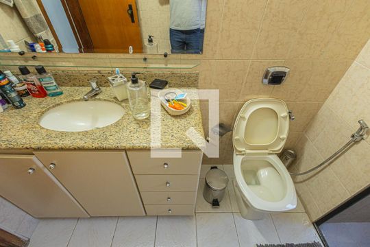 Banheiro de apartamento à venda com 3 quartos, 118m² em São João Batista, Belo Horizonte
