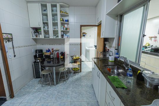 Cozinha de apartamento à venda com 3 quartos, 118m² em São João Batista, Belo Horizonte