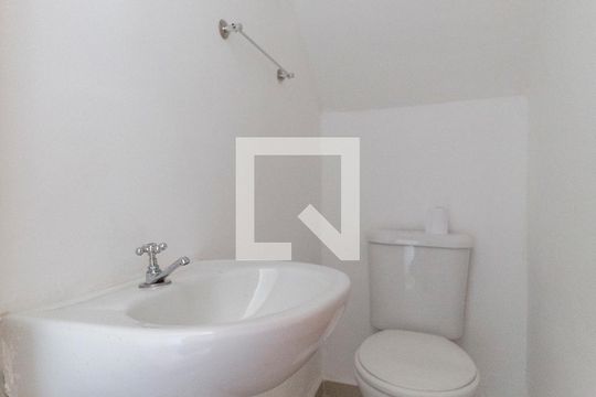 Lavabo de casa de condomínio para alugar com 2 quartos, 65m² em Vila Pierina, São Paulo