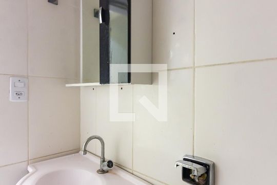 Banheiro de casa para alugar com 1 quarto, 50m² em Jardim Peri, São Paulo