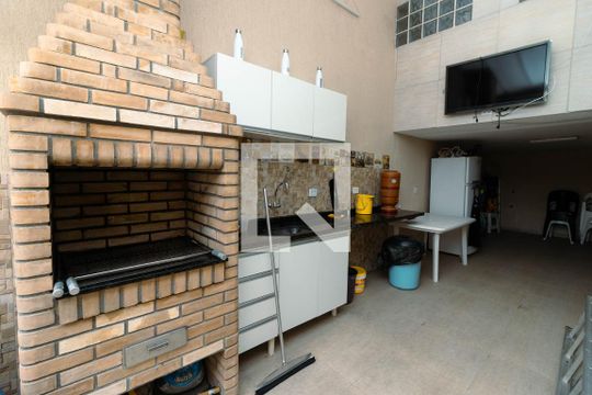 Churrasqueira de casa para alugar com 3 quartos, 220m² em Vila Guilhermina, São Paulo
