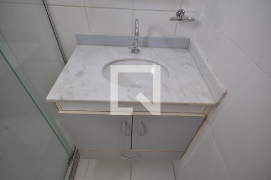 Banheiro do Quarto Suíte de apartamento para alugar com 3 quartos, 63m² em Parque Novo Mundo, São Paulo