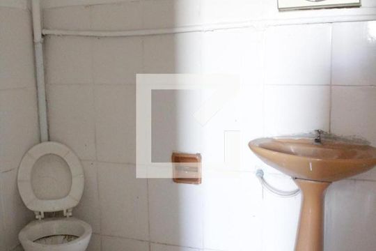 Banheiro de casa à venda com 1 quarto, 300m² em Parque Sevilha, São Paulo