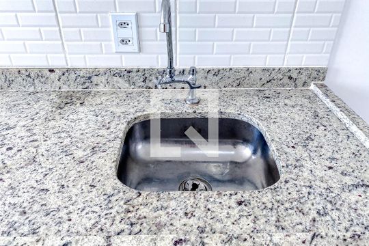 Cozinha de apartamento para alugar com 1 quarto, 25m² em Brás, São Paulo