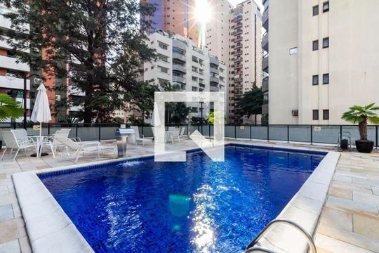 Área comum - Piscina de apartamento para alugar com 2 quartos, 68m² em Itaim Bibi, São Paulo