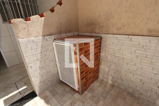 Compartimento de Botijão de casa para alugar com 1 quarto, 38m² em Jardim Paraguaçu, São Paulo