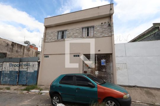 Fachada de casa para alugar com 1 quarto, 38m² em Jardim Paraguaçu, São Paulo
