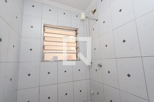 Banheiro de casa para alugar com 1 quarto, 38m² em Jardim Paraguaçu, São Paulo