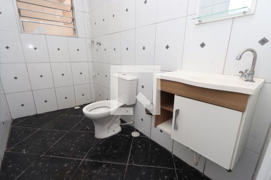 Banheiro de casa para alugar com 1 quarto, 38m² em Jardim Paraguaçu, São Paulo