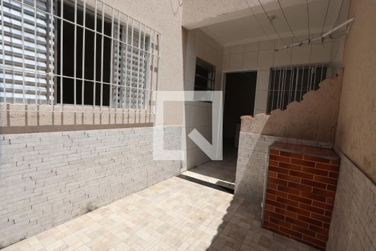 Quintal de casa para alugar com 1 quarto, 38m² em Jardim Paraguaçu, São Paulo