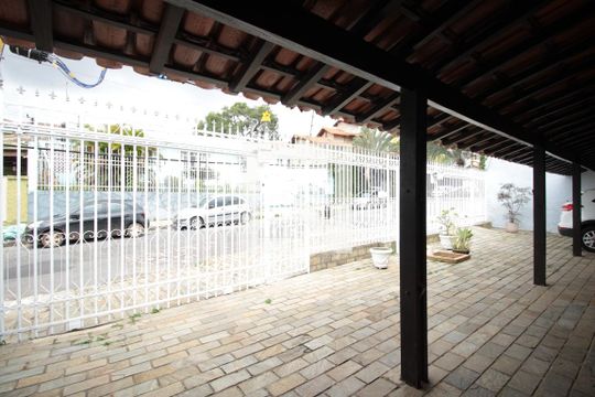 Garagem de casa à venda com 5 quartos, 332m² em Planalto, Belo Horizonte