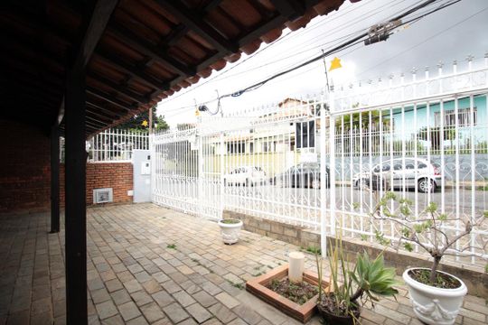 Garagem de casa à venda com 5 quartos, 332m² em Planalto, Belo Horizonte