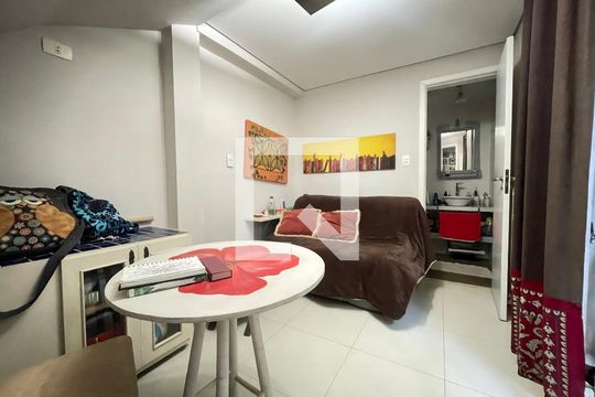 Suíte de casa à venda com 4 quartos, 160m² em Jardim Paulista, São Paulo